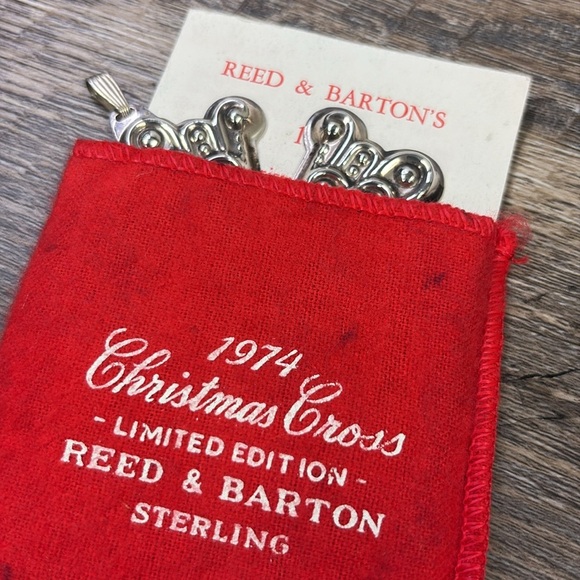 Vintage 1974 Reed & Barton Sterling Silver Christmas Cross - Picture 8 of 8